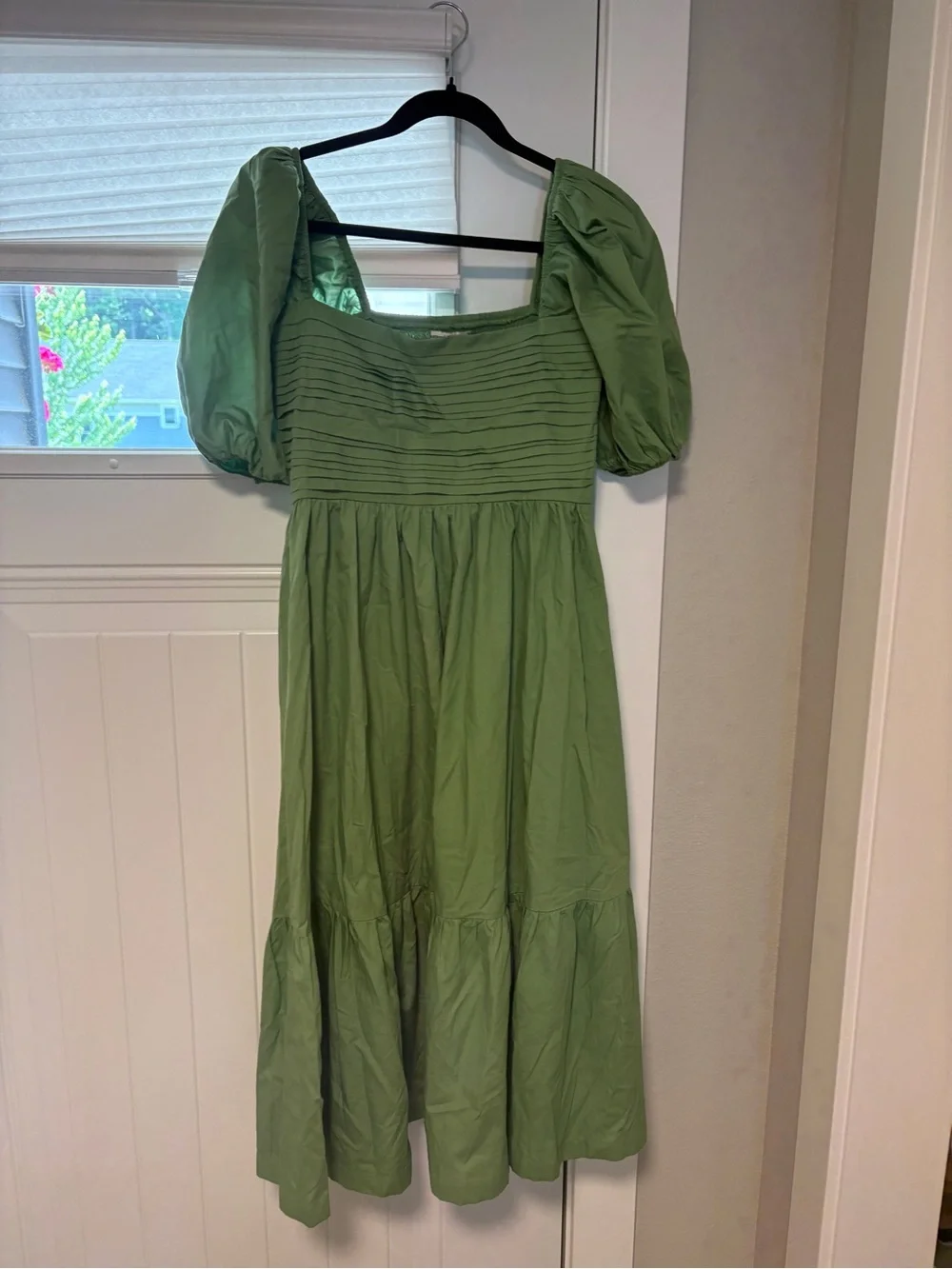 Abercrombie & Fitch Puff Sleeve Midi Dress in Sage Green - Picture 3 of 3